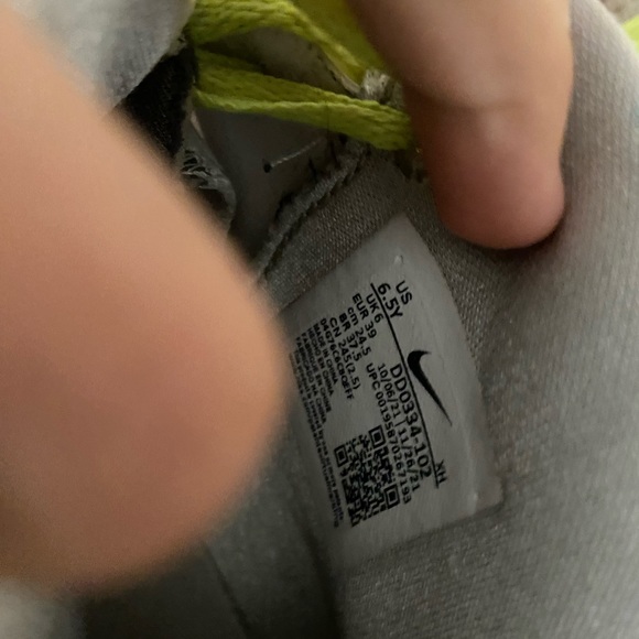 WORN kyrie infinities - Picture 3 of 4